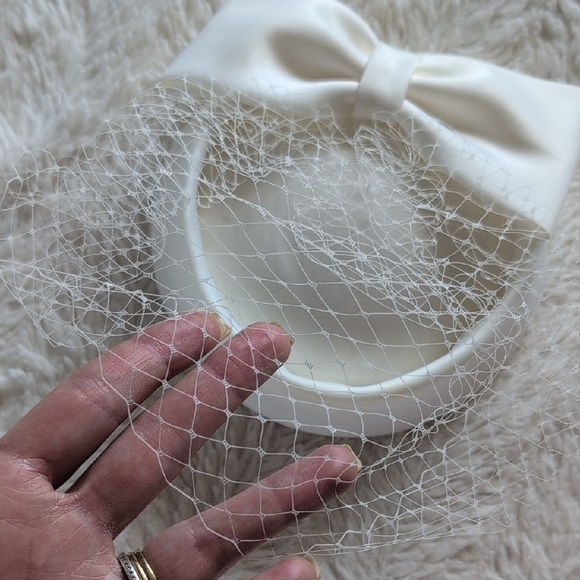 LK Bennett White Mesh Bow Detail Fascinator - Picture 12 of 12